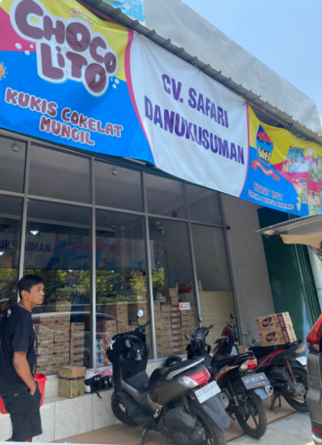 Store Front CV Safari Danukusuman